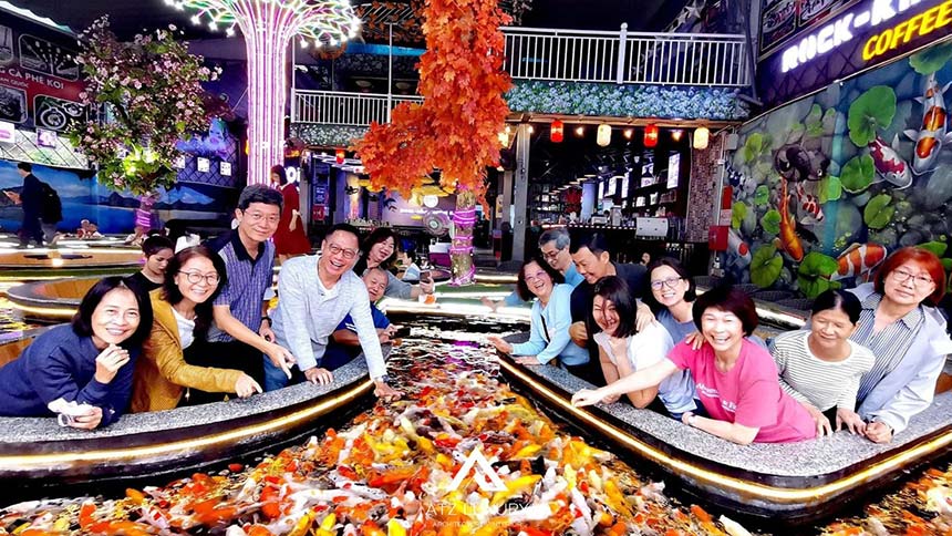 mẫu thiết kế cà phê cá koi đẹp