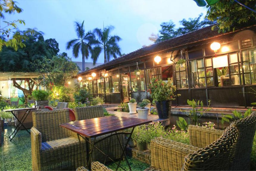 10 Mẫu thiết kế quán cafe sân vườn hiện đại thu hút khách