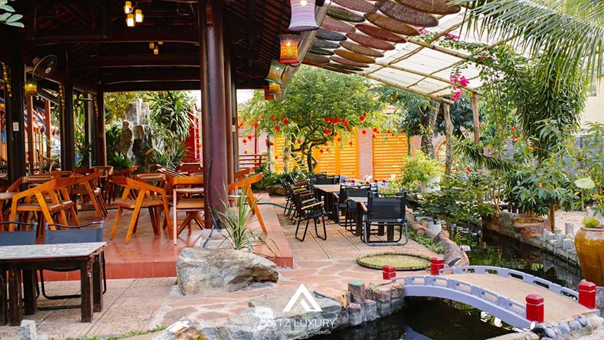 những mẫu thiết kế quán cà phê cá Koi đẹp
