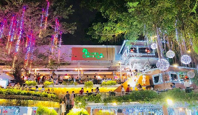 trang tri quan cafe san vuon xung quanh