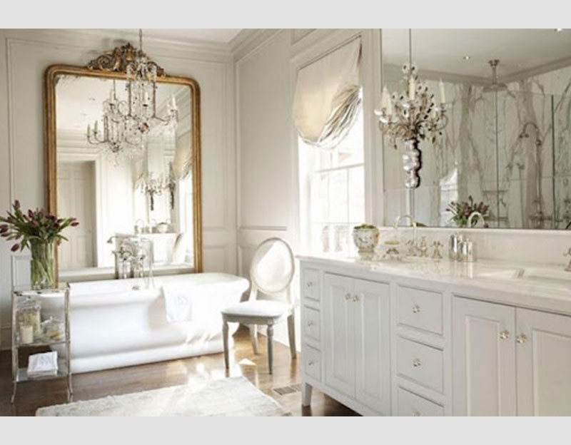 Mẫu 5: Mẫu phòng tắm biệt thự phong cách Pháp lãng mạn, nhẹ nhàng với gam màu trắng sáng chủ đạo