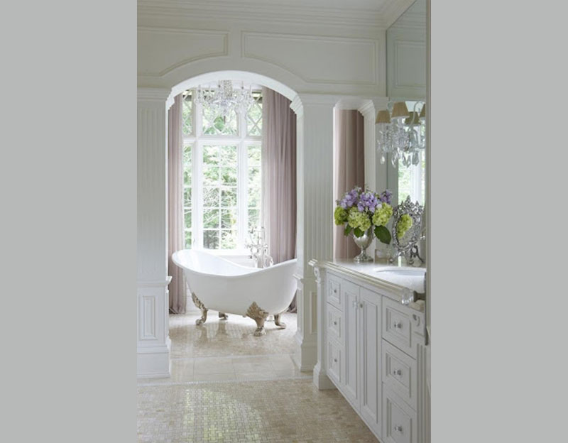 Mẫu 11: Phòng tắm biệt thự kiểu nhẹ nhàng, tinh tế được trang trí với những họa tiết đơn giản nhưng tinh xảo