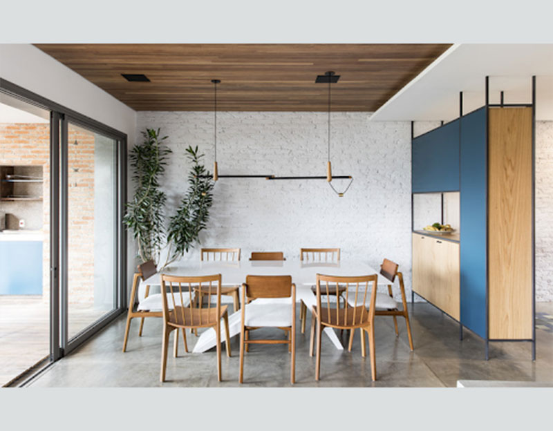 Mẫu thiết kế nhà hàng tuy đơn giản nhưng gây thuyết phục bởi không gian tràn ngập ánh sáng. 