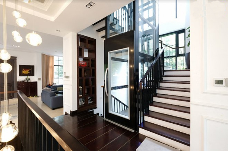 Thiết kế cầu thang bộ bên cạnh thang máy mang lại sự thuận tiện cho việc di chuyển