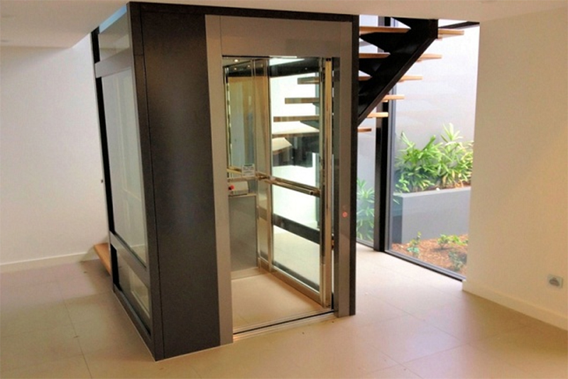 lắp đặt thang máy đối diện thang bộ