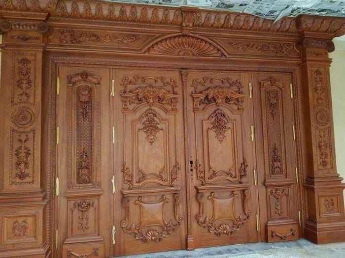 Mẫu cửa gỗ 4 cánh tân cổ điển cho cửa chính biệt thự